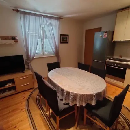 Ivan Apartman *